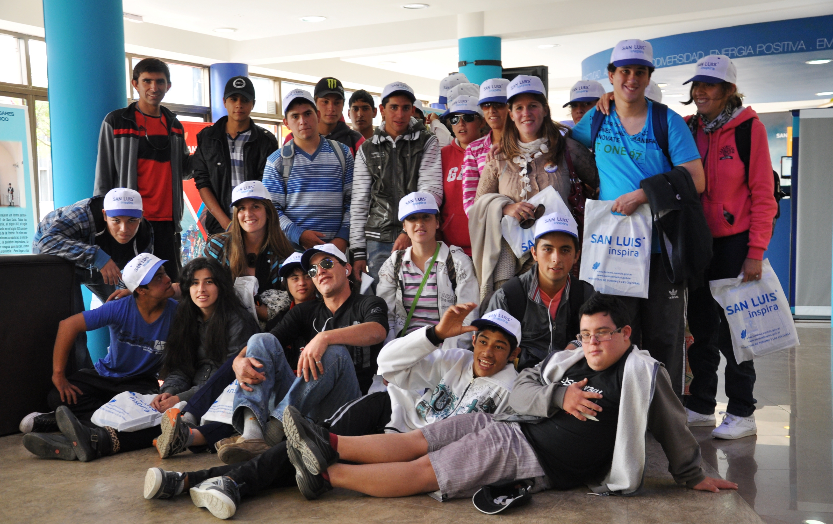 Los chicos de entre 14 y 23 años, visitaron el edificio de Turismo