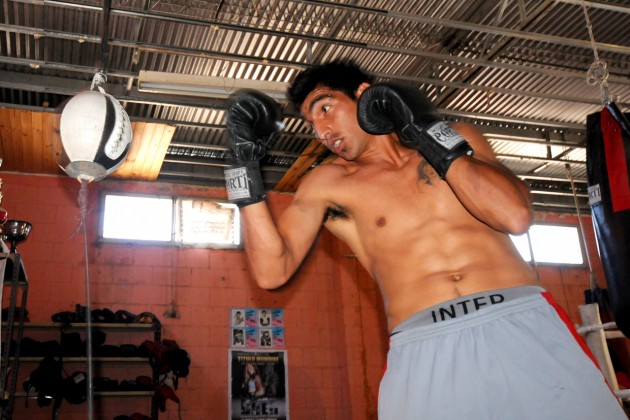 Marcos Aumada se prepara para la pelea del 20 de diciembre por el título argentino 