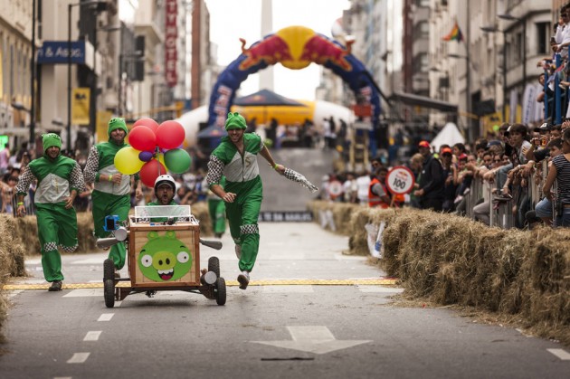 La primera competición de la "Red Bull Soapbox Race" tuvo lugar en Bélgica en el año 2000.