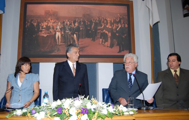 10-12 El Dr. Alberto Rodríguez Saá, asumió su segundo mandato como Gobernador de San Luis