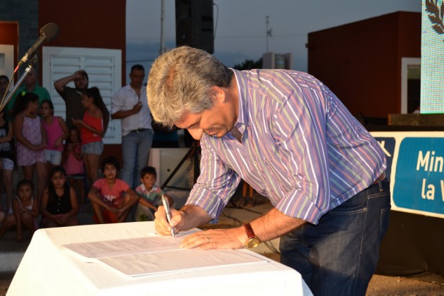 Hasta el 30 de diciembre de 2013 el gobernador ha firmado 10.232 decretos - ANSL