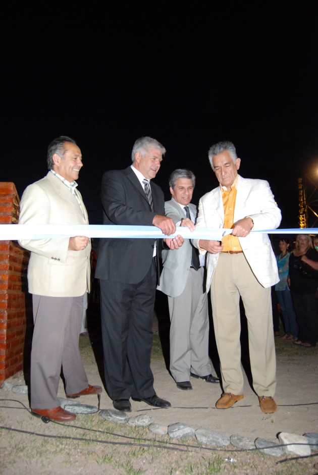 Adolfo Rodríguez Saá, el intendente de Cortaderas Ricardo D’Andrea,  Claudio Poggi y Alberto Rodríguez Saá durante la inauguración del dique Piscu Yaco.