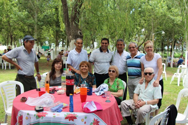 Ministro Hissa junto a trabajadores de la Sanidad.