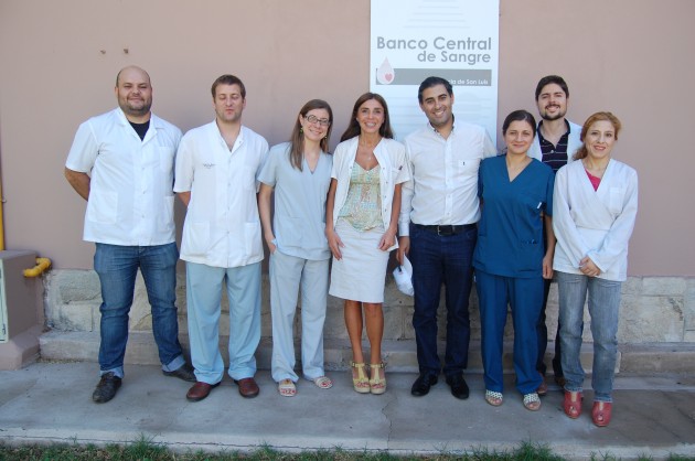 El ministro Gastón Hissa junto al equipo de trabajo del Banco Central de Sangre.
