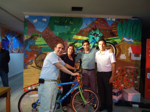 El feliz ganador de la bicicleta del plan TuBi