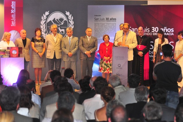 Se presentó la serie "San Luis 30 años Construyendo Democracia". Fue en el Salón Blanco de Terrazas del Portezuelo.