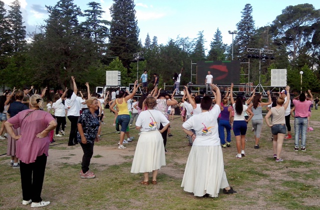 Después de las clases de samba realizará un cierre musical el grupo “Los Playeros”