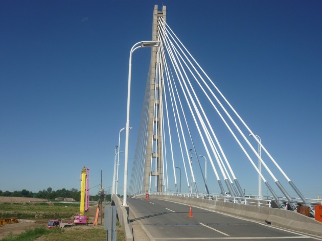 La obra del puente nuevo sobre el Rio V está lista para su inauguración