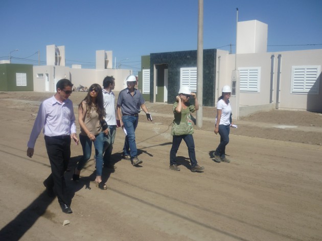 Cecilia Lucero, visitó la construcción de las viviendas que se entregarán el 17 de diciembre