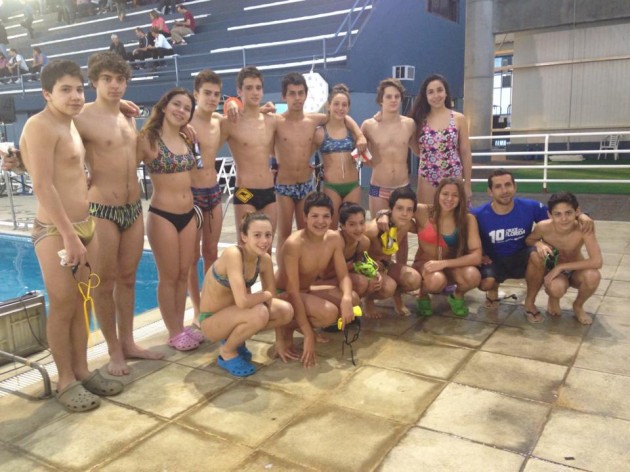 La delegación puntana, compuesta por 14 chicos y chicas, están compitiendo en el Campeonato Nacional de Natación Cadetes y Juveniles 2014 durante toda la semana en el CeNARD