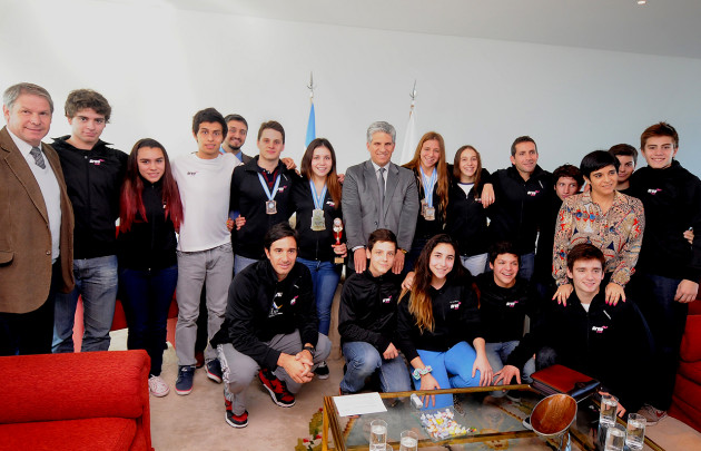 El primer mandatario, CPN Claudio Poggi, felicitó a la delegación puntana de nadadores que ubicaron a la provincia en el octavo puesto del país