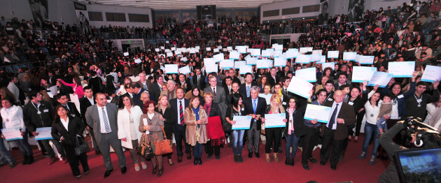 “Hoy se abre un futuro diferente para cada uno de ustedes”, dijo el gobernador a los flamantes egresados.