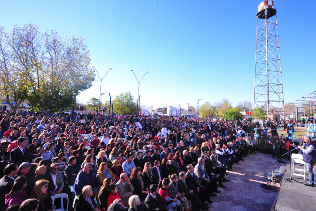 El gobernador anunció la construcción de 1000 viviendas en a ciudad de San Luis