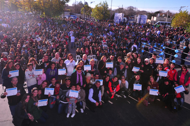 Claudio Poggi, participa en la explanada del complejo Mólino Fénix del acto de preadjudicación 