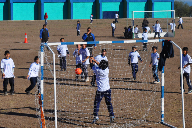 El hándbol se desarrolló en canchas preparadas en la parte lateral del salón de usos múltiples 