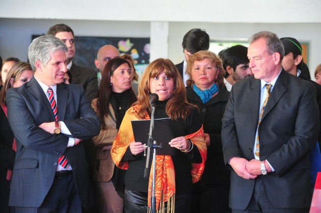 La directora de la escuela Nº 1 dio la bienvenida al gobernador Poggi.