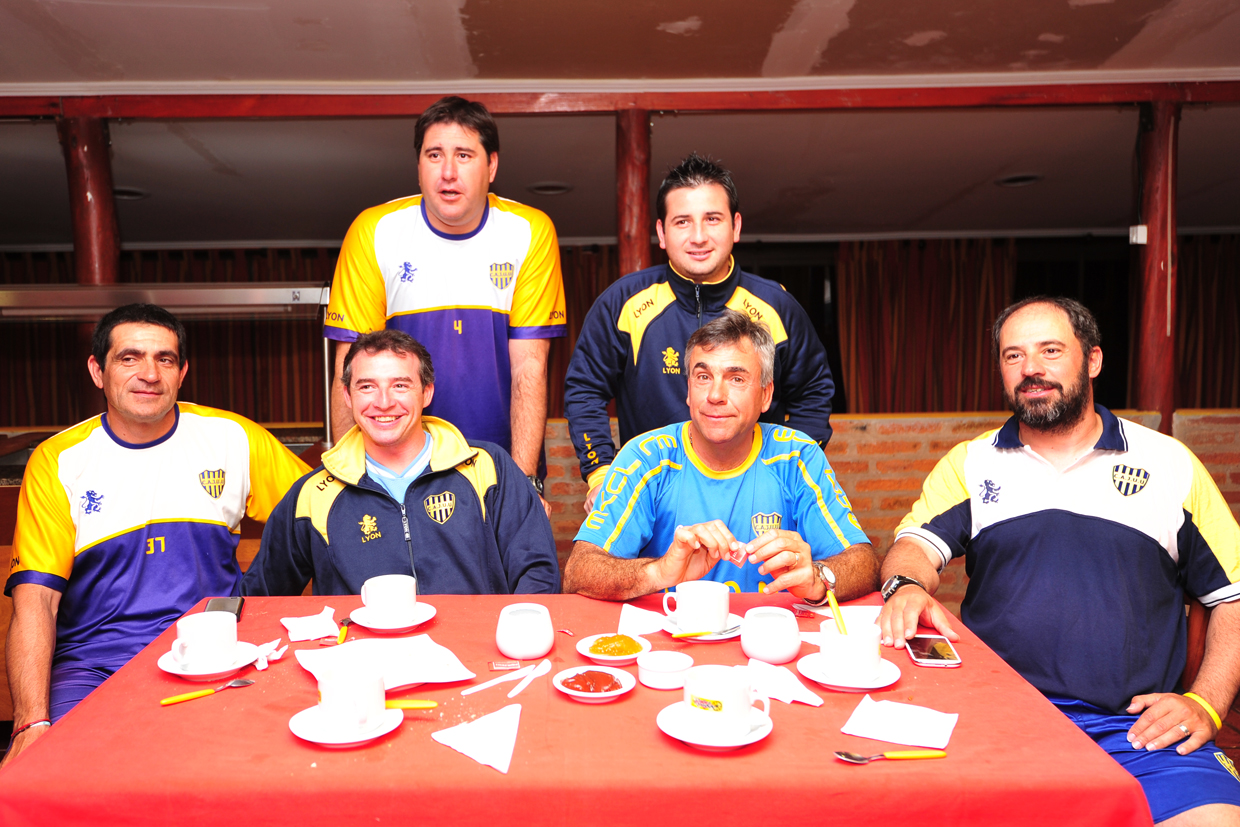 Juventud entrenó liviano esperando el partido de mañana