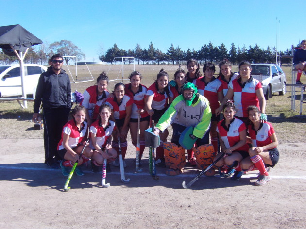 Cada día se suman más personas a practicar hockey, por eso es furor en toda la provincia.