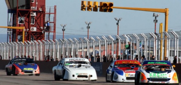 Oscar Colombo fue el  ganador del TC 4000 - Super Car.