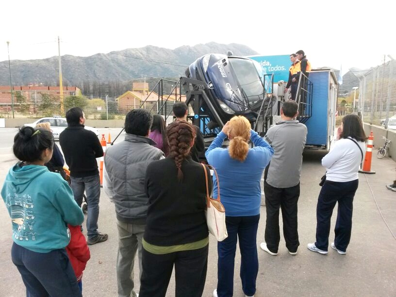 Miles de personas aprendieron y se divirtieron con el simulador de vuelco