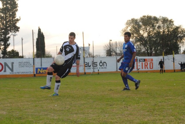Alianza Futbolística venció a Jorge Newbery y es uno de los líderes.