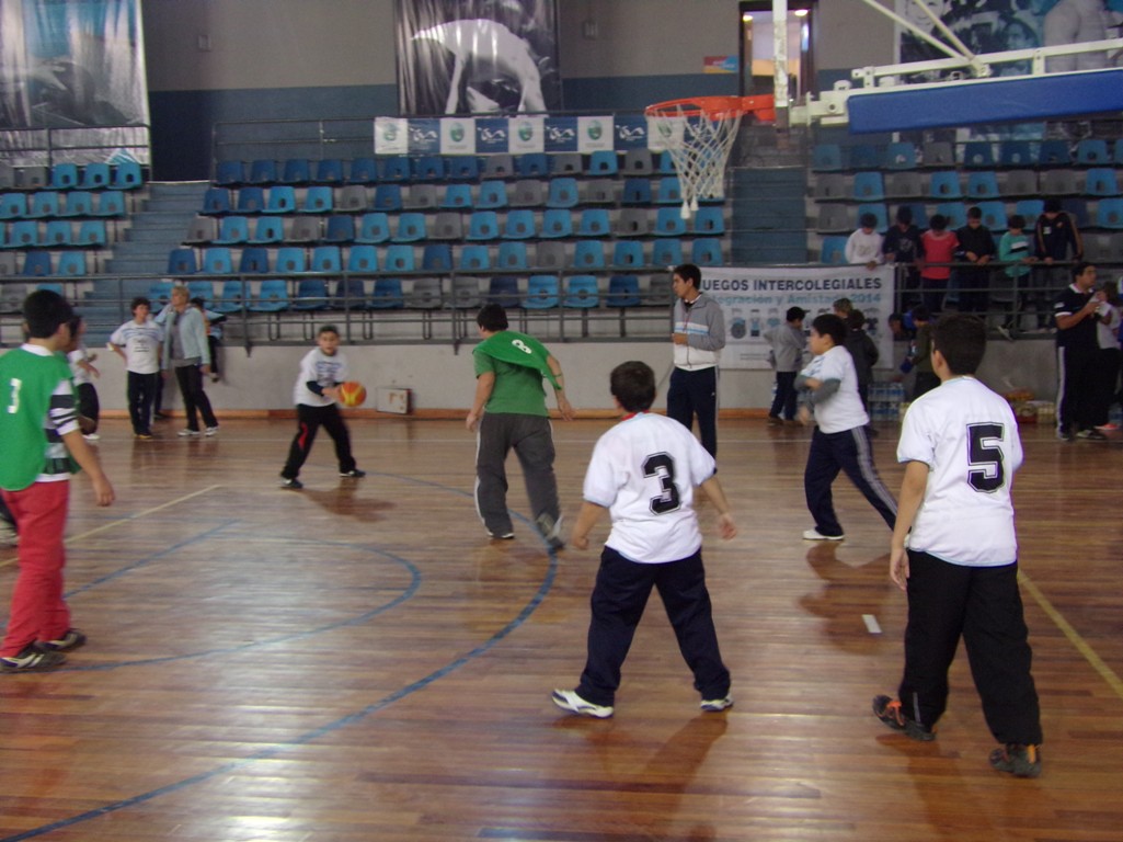 Encuentro de minibásquet en el “José María Gatica”