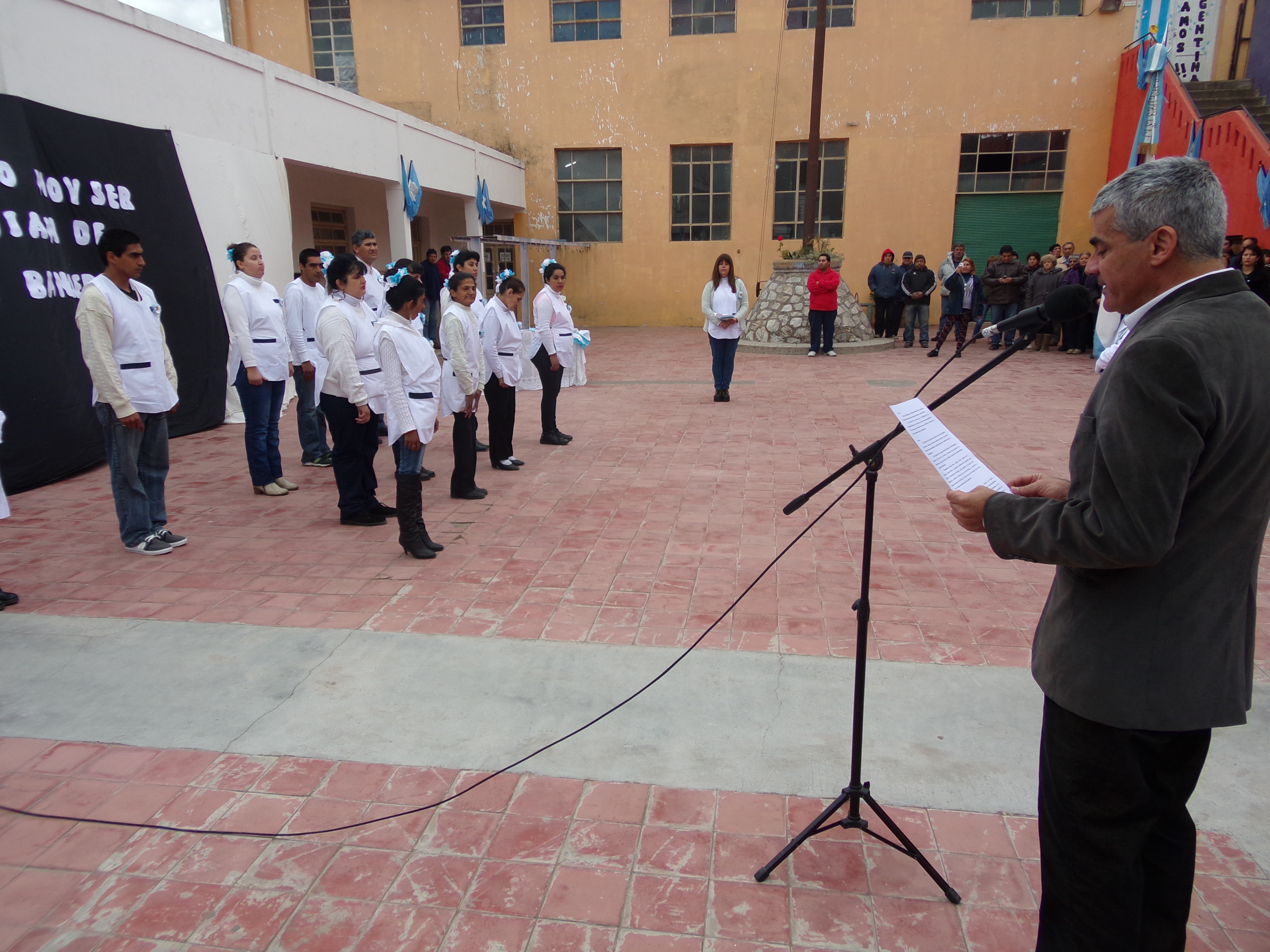 Beneficiarios prometieron la bandera