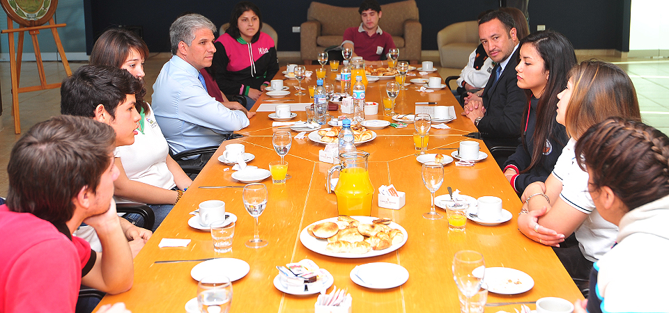 El Gobernador compartió el cuarto desayuno con los mejores promedios