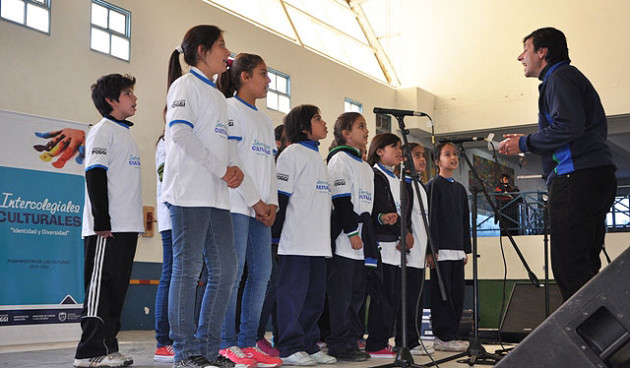 La etapa participativa de los Intercolegiales Culturales inició en la Escuela Maestra Rosenda Quiroga. 