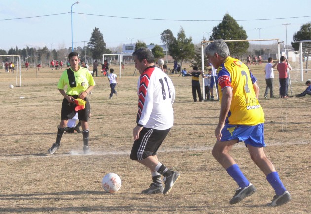 Se disputó una nueva del torneo de fútbol seniors en todas sus categorías. 