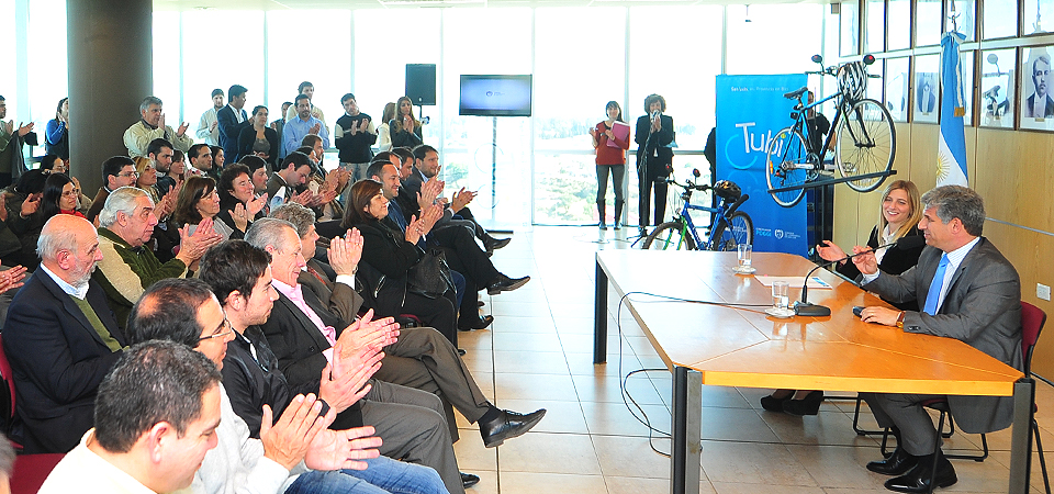 La Provincia adquirió 7040 bicicletas para estudiantes secundarios y universitarios