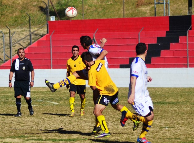 El encuentro amistoso se jugó en la cancha de Estancia Grande