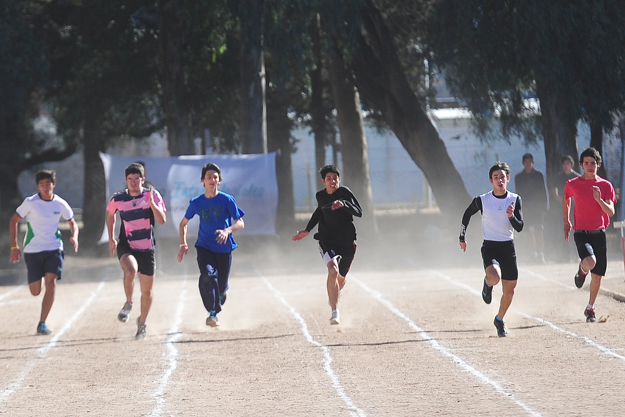 Hubo un encuentro regional de atletismo para escuelas de la Región I