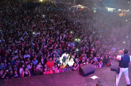 Miles de personas bailaron al ritmo de Jean Carlos