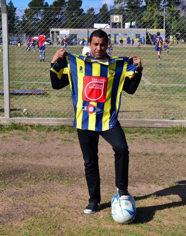 Con gol de Peralta Juventud derrotó en el clásico puntano a Estudiantes 1 a 0