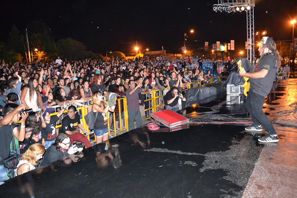 El Calle Angosta Rock vibró con el tributo Riffest y Daltónicos