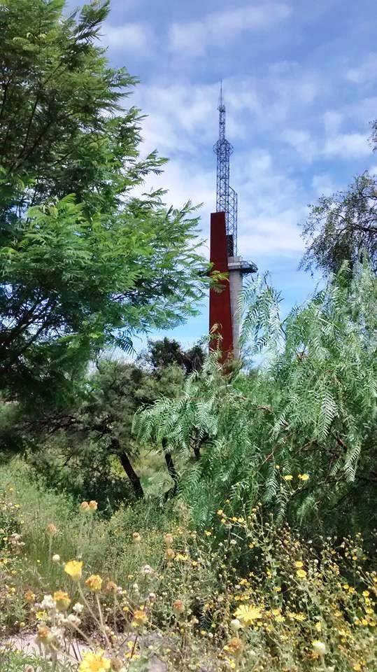 Jornada soleada y fresca con cielo despejado