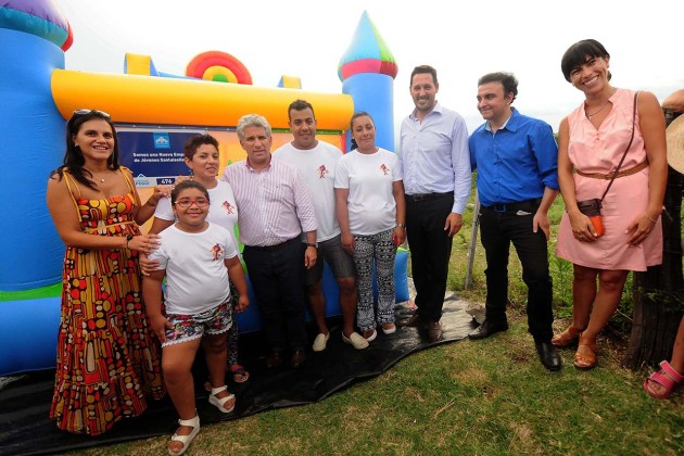 En Merlo quedó inaugurado un proyecto que alquila castillos inflables para fiestas de cumpleaños.