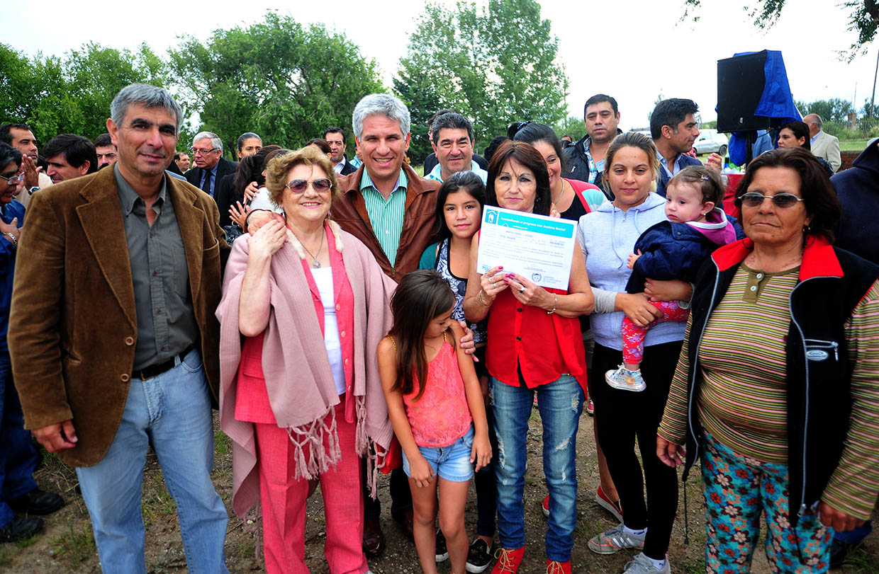 Tres familias de Paso Grande cumplen el sueño de la casa propia