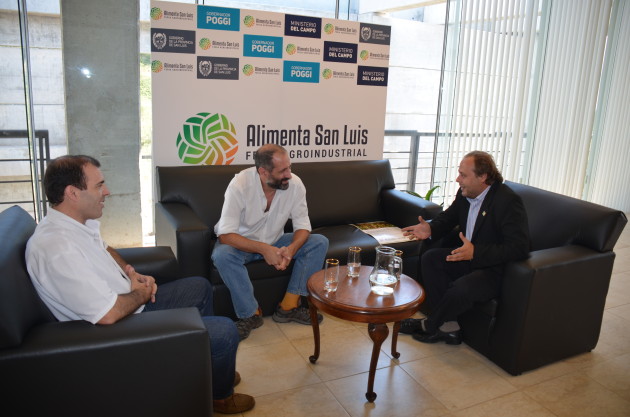 Amondarain junto a las autoridades del INTA San Luis