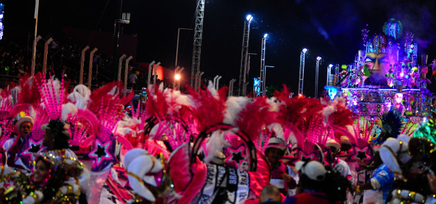 Con el paso del carro alegórico “Carnaval de Río en San Luis” llega la exuberancia y grandiosidad del Carnaval de Río de Janeiro