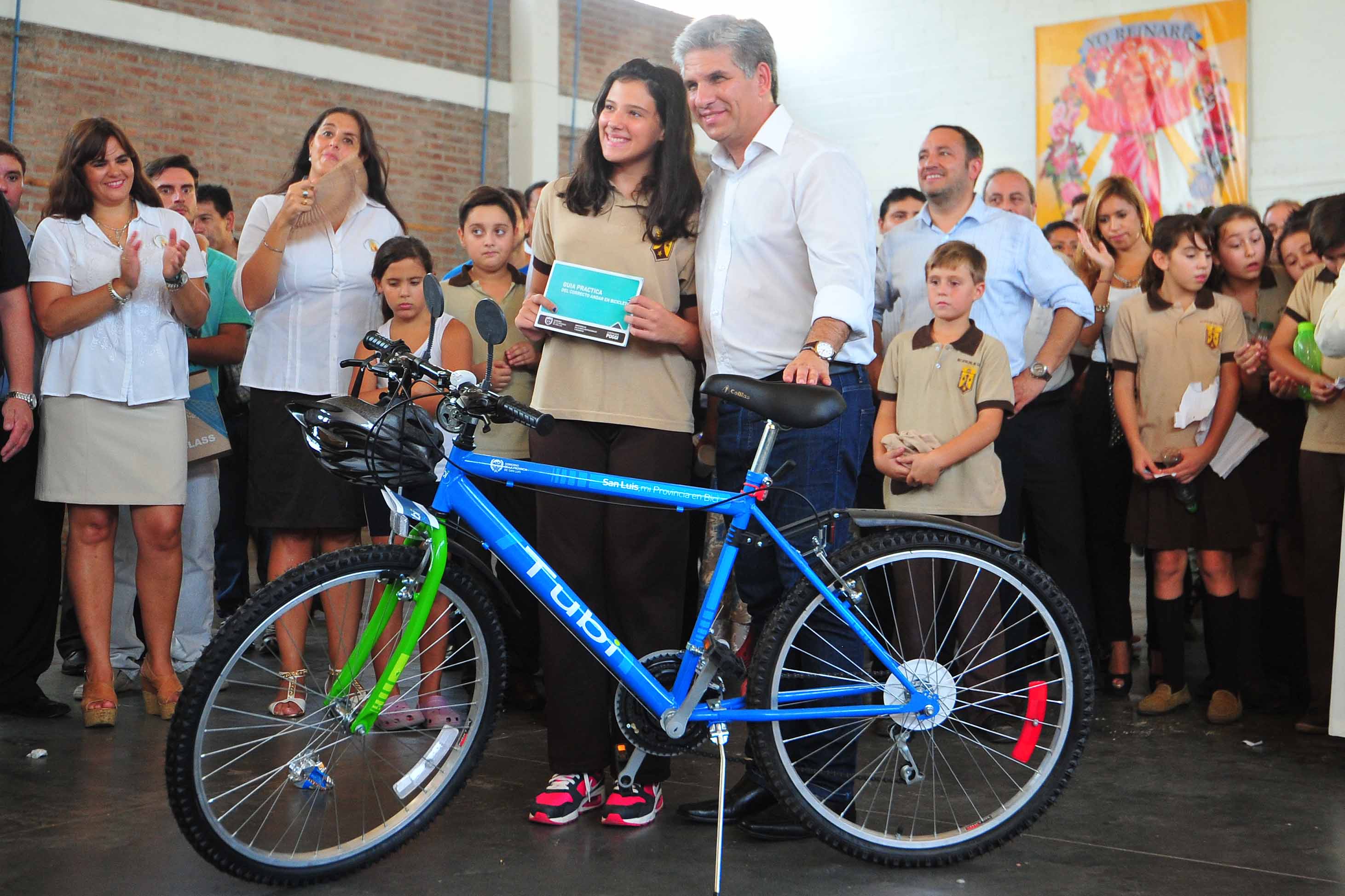 Entregaron netbooks y bicicletas en el Instituto “Nuestra Señora del Carmen”