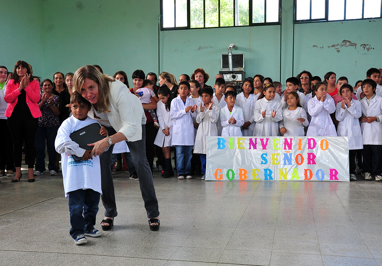 Los alumnos de la Escuela Nº 441 recibieron computadoras y bicicletas Tubi