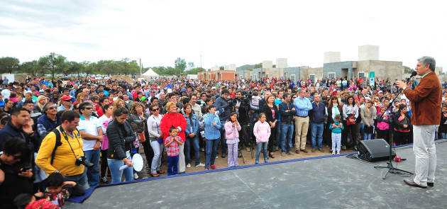 El gobernador Claudio Poggi presidió el acto hoy  que contó con la participación de los futuros preadjudicatarios de 1500 viviendas.