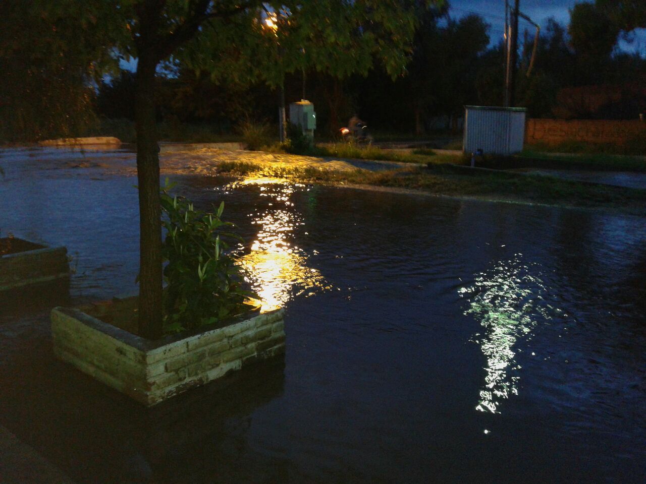 Desbordó el río y hay cerca de 150 evacuados