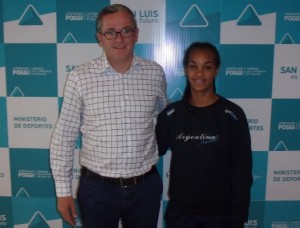 Joana junto al ministro de Deportes, Carlos Rosso.