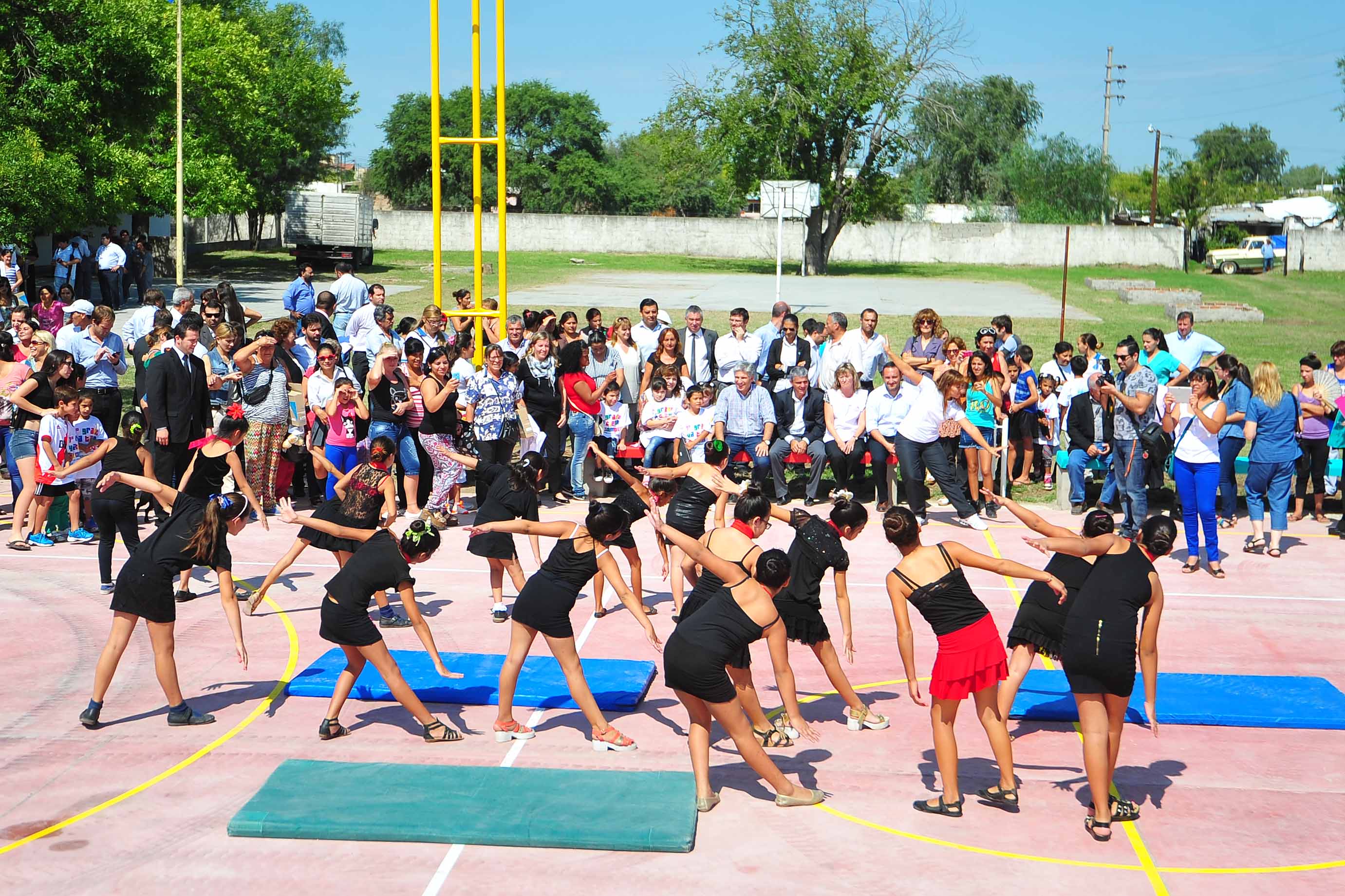 La Escuela N° 187 “José Hernández” estrenó playón polideportivo