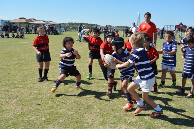 El rugby infantil y femenino jugó en Estancia Grande