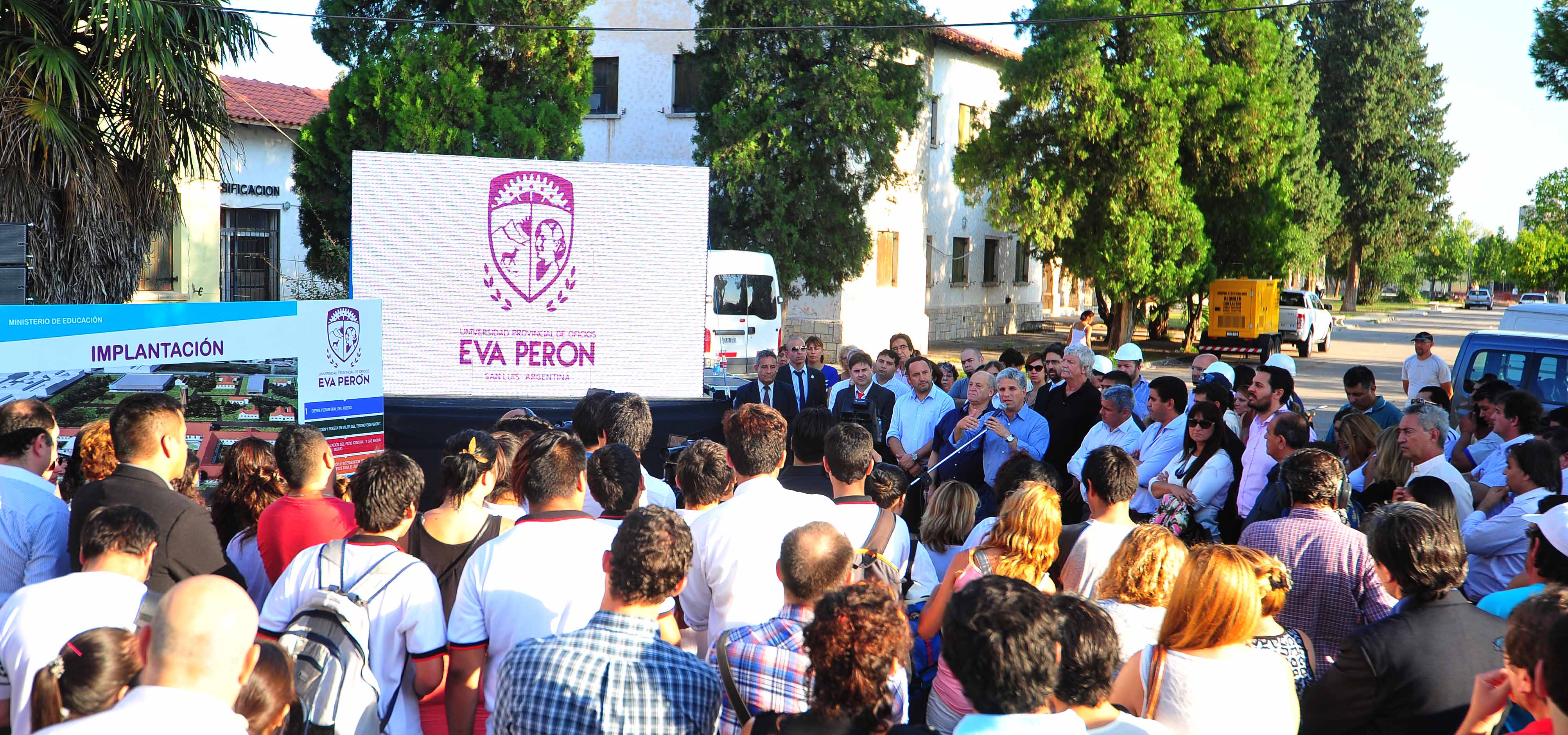 Poggi visitó el avance de obras de la UPrO con alumnos, instructores y vecinos