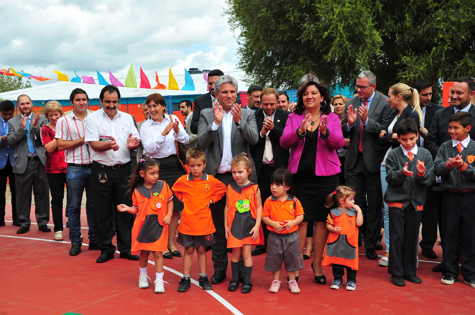 Nuevo playón polideportivo y compus para los chicos del Instituto “San Cayetano”